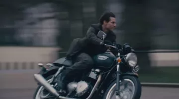La moto Triumph Thruxton 900 du Major Bill Cage (Tom Cruise) dans Edge of Tomorrow