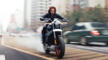 The motorcycle Harley Davidson LiveWire driven by Natasha Romanoffs / Black Widow (Scarlett Johansson) in the film the Avengers : Age of Ultron