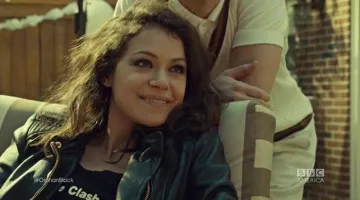 Le Tee-shirt The Clash de Sarah Manning (Tatiana Maslany) dans Orphan Black (S03E01)