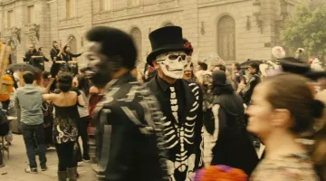 The top hat in black-worn by James Bond (Daniel Craig) in Spectrum