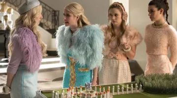 Le top Moschino de Emma Roberts dans Scream Queens