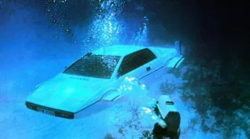 The real Lotus Esprit James Bond (Roger Moore) in The spy who loved me