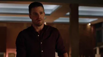 Camisa Slim Vintage Oxford J.Crew de Oliver Queen en Arrow S04E01
