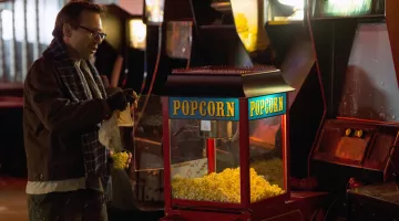 The machine to Pop Corn on a trike in Mr Robot