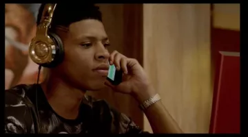 Casco Golden Monster de Hakeem Lyon en Empire