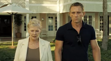 The polo navy blue Matures James Bond (Daniel Craig) in Skyfall