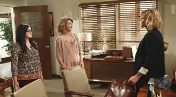 The top ASTR worn by Haley Dumpy (Sarah Hyland) in Modern Family S07E05