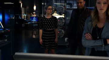 The skirt of the polka dot BCBGMAXAZRIA of Felicity Smoak (Emily Bett Rickards) in Arrow, S03E22