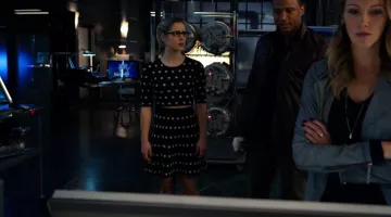 The preppy polka dot top fang worn by Felicity Smoak (Emily Bett Rickards) in the series Arrow (Season 3 Episode 22)