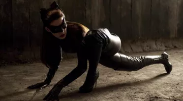 Le costume de Catwoman de Selina Kyle (Anne Hathaway) dans The Dark Knight Rises