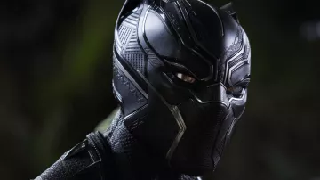 The replica of the helmet You Challa / Black Panther (Chadwick Boseman) in a Black Panther