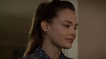 les boucles d'oreille de Kelly (Kristine Froseth) dans The Society (S01E03)