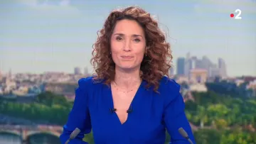 La Robe cache cœur froncée por Marie-Sophie Lacarrau en Journal de 13 heures de france 2