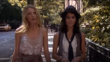 Haute Hippie l'Aime Follement Mini Jupe portée par Serena van der Woodsen (Blake Lively) dans Gossip Girl Saison 6 Épisode 3