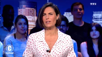 le top à fleurs de Alessandra Sublet dans C'est Canteloup