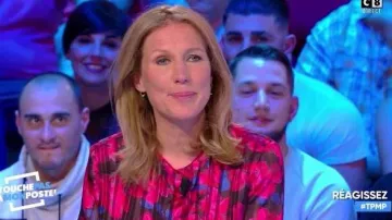 La blusa de gasa rosa fuschia de Agathe Lecaron en Touche pas à mon poste el 15.05.2019