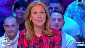 La blusa de gasa rosa fuschia de Agathe Lecaron en Touche pas à mon poste el 15.05.2019