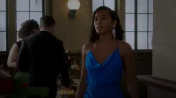 Vestido asimétrico de Haney Holly usado por Caitlin Lewis (Sydney Park) en Pretty Little Liars: The Perfectionists (S01E09)