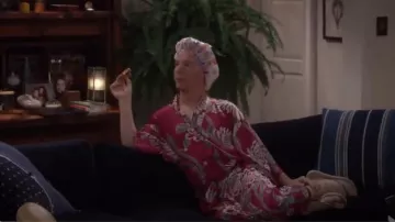 Natori Aziome Floral Imprimer Robe Longue porté par Jack McFarland (Sean Hayes) dans will & Grace (S01E04)