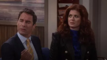 Chaqueta de traje de cuero de doble pecho balmaman usada por Lorraine Finster (Debra Messing) en Will & Grace (S01E06)