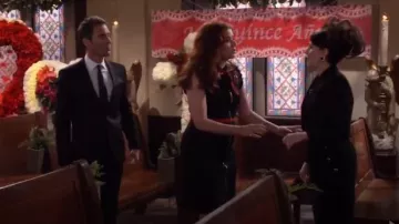 Gucci robe en Jersey avec Web garniture porté par la Grâce Adler (Debra Messing) dans will & Grace (S01E06)