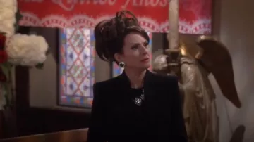 Michael Kors Ceinture Stretch Bouclé Crêpe Robe Fourreau porté par Karen Walker (Megan Mullally) dans will & Grace (S01E06)