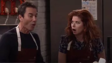 Blusa de seda Sandro Poe Paisley usada por Grace Adler (Debra Messing) en Will & Grace (S01E08)