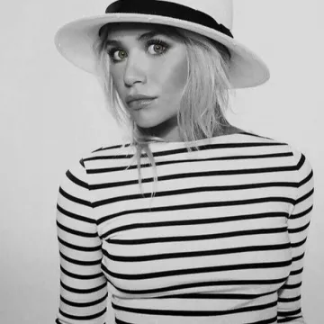 La marinera que lleva Ashley Olsen en la cuenta de Instagram de @thestripedsheep_