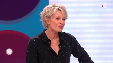 The black shirt printed Sophie Davant in It is the program of the 17/05/2019