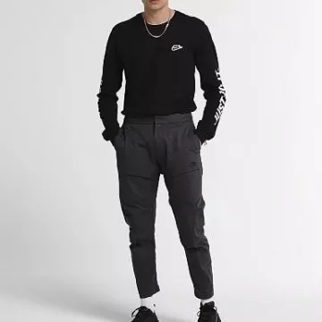 The pants Nike on the account Instagram @billyaramov