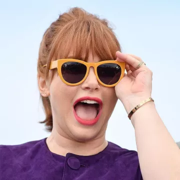 Le bracelet jonc en or porté par Bryce Dallas Howard au Photocall de Rocketman le 17 mai 2019 au Festival de Cannes