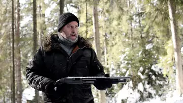 Parka black with hood fur worn by Henry (Jean Reno) in Cold Blood Legacy : The memory of blood
