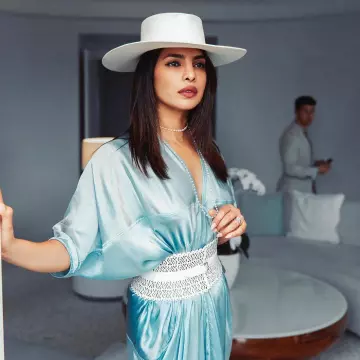 La ceinture blanche Azzedine Alaïa de Priyanka Chopra sur son compte Instagram @priyankachopra