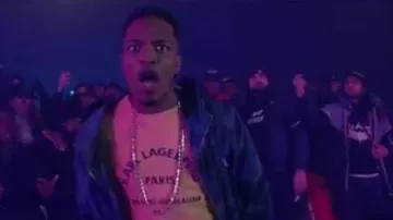 The sweat yellow Karl Lagerfeld carried by Niska in her video clip Giuseppe ( #MéchantMéchant 1)