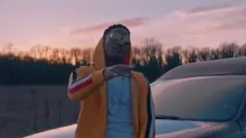 The tracksuit jacket Sweet Pants worn by Niska in her video clip Giuseppe (#MéchantMéchant 1)