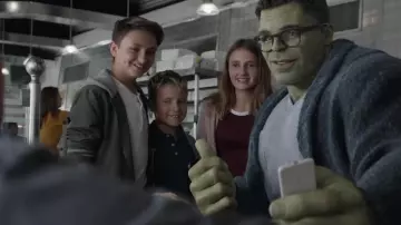 Apple iPhone used by Hulk (Mark Ruffalo) in Marvel Studios’ Avengers: Endgame | “Hulk Out” Exclusive Clip