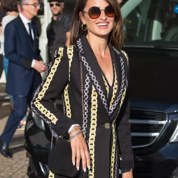 Elie Saab black and gold dress (Prefall 2019) worn by Penélope Cruz at 2019 Cannes Film Festival