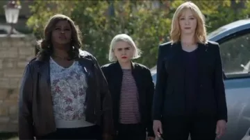 Isabel Marant Étoile Kaaron Striped Linen And Cotton Blend Top worn by Annie Marks (Mae Whitman) in Good Girls (S02E12)