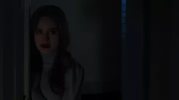 Le pull à manches bouffantes Zara de Cheryl Blossom (Madelaine Petsch) dans Riverdale (S03E22)