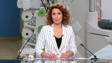 The Jacket ecru striped of Marie-Sophie Lacarrau in the Journal of 13 hours from France 2 of the 20/05/2019