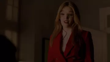 El top rosa Miu Miu usado por Kirby Anders (Maddison Brown) en Dynasty (S02E21)