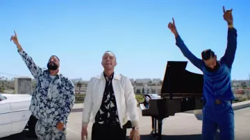 La veste blanche portée par John Legend dans le clip Higher de DJ Khaled feat. Nipsey Hussle