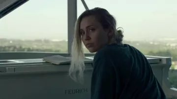 The t-shirt-blue, long-sleeved, Ashley O (Miley Cyrus) in Black Mirror S05E03