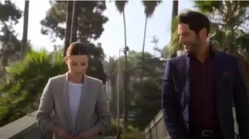 Blazer de Zara con mangas recogidas usada por Chloe Decker (Lauren German) en Lucifer (S04E01)