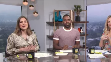 Topshop Cravate Ourlet Paisley Satin Shirt porté par Carissa Loethen Culiner dans E! En Fonction De L'Actualité 8,2019