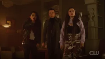 Rothco Deux Tons Camo Pantalon de Maggie Vera (Sarah Jeffery) à Charmé (S01E22)