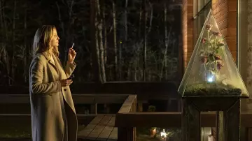 The red dress with sleeves caftan Grace (Annabelle Wallis) on Peaky Blinders  S01E03 | Spotern