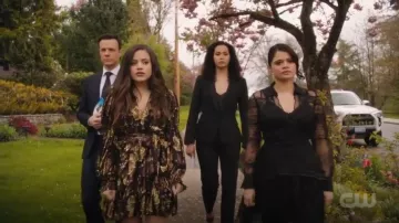 Ulla Johnson Ursa Fil Coupé Minivestido usado por Maggie Vera (Sarah Jeffery) en Charmed (S01E22)