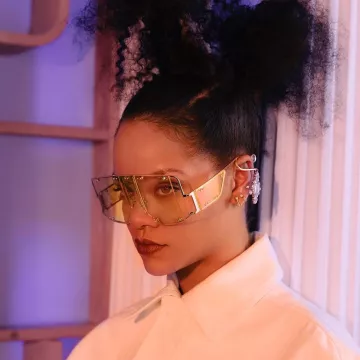 Le rouge à lèvres Fenty Beauty Mattemoiselle de Rihanna sur son compte Instagram @badgalriri