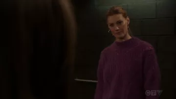 Isabel Marant Mohair & Wool Blend Crop Sweater usado por Alyssa Sutherland en Law & Order: Special Victims Unit (S20E11)